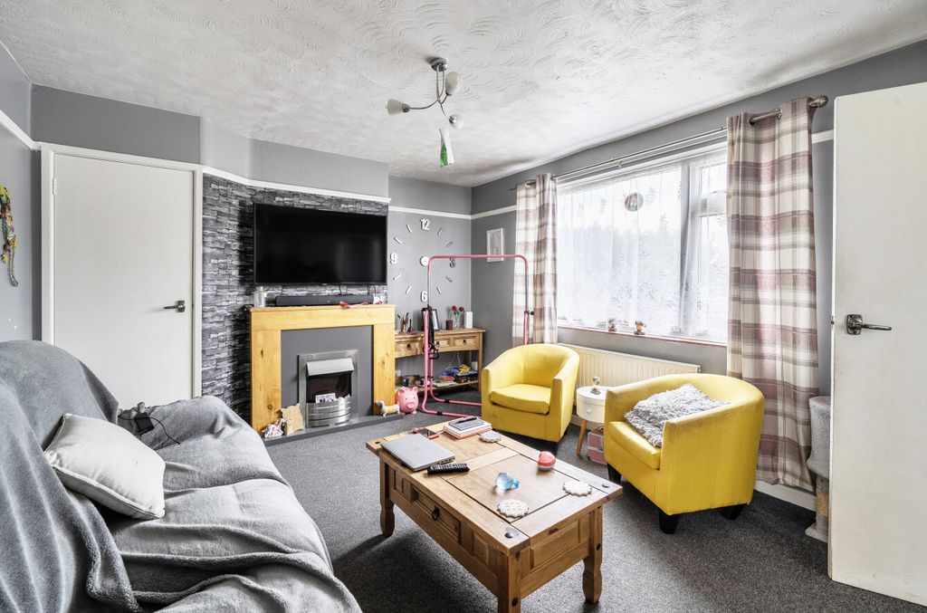Property photo 3 of 18 Sitting Room
