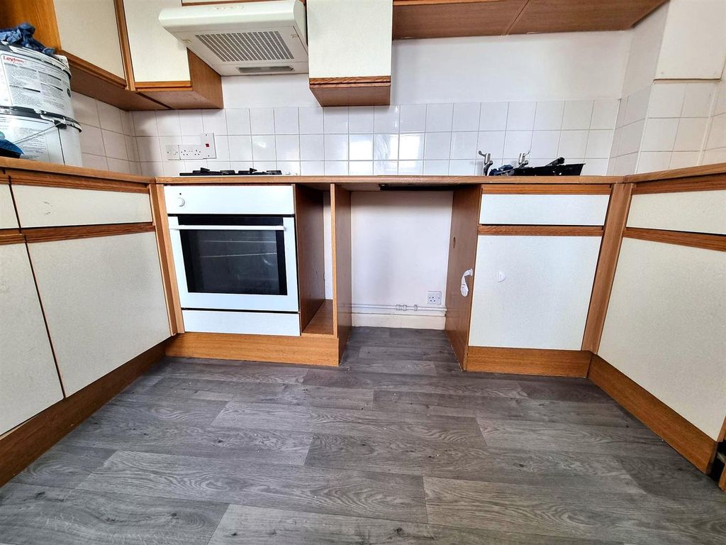 Property photo 2 of 7 Kitchen