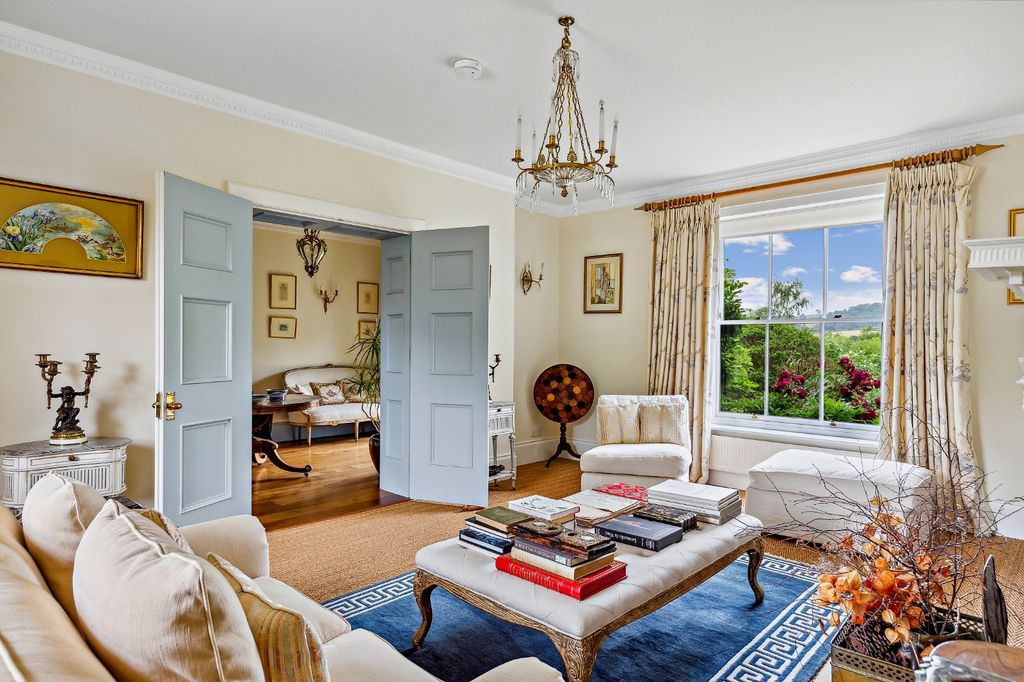 Property photo 2 of 17 Sitting Room