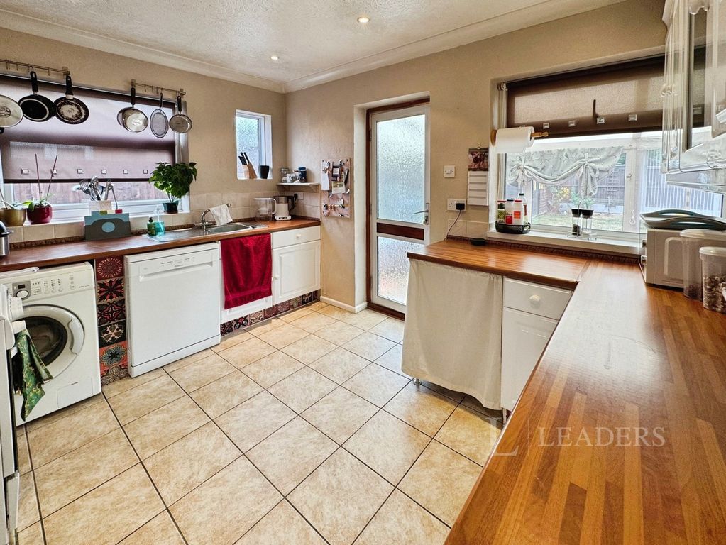 Property photo 3 of 20 Kitchen