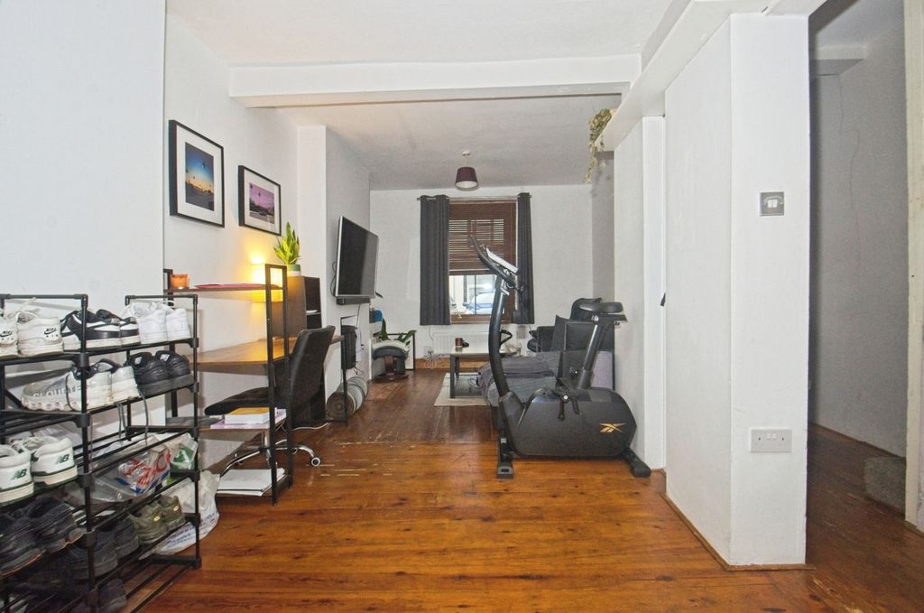 Property photo 3 of 18 Photo