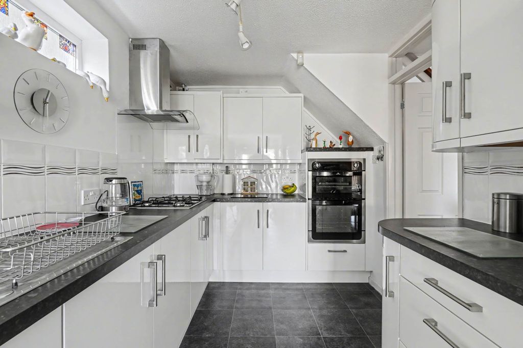 Property photo 3 of 20