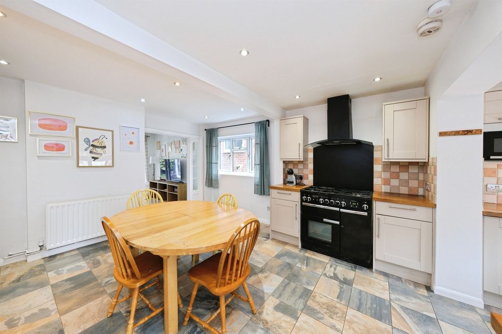 Property photo 3 of 31