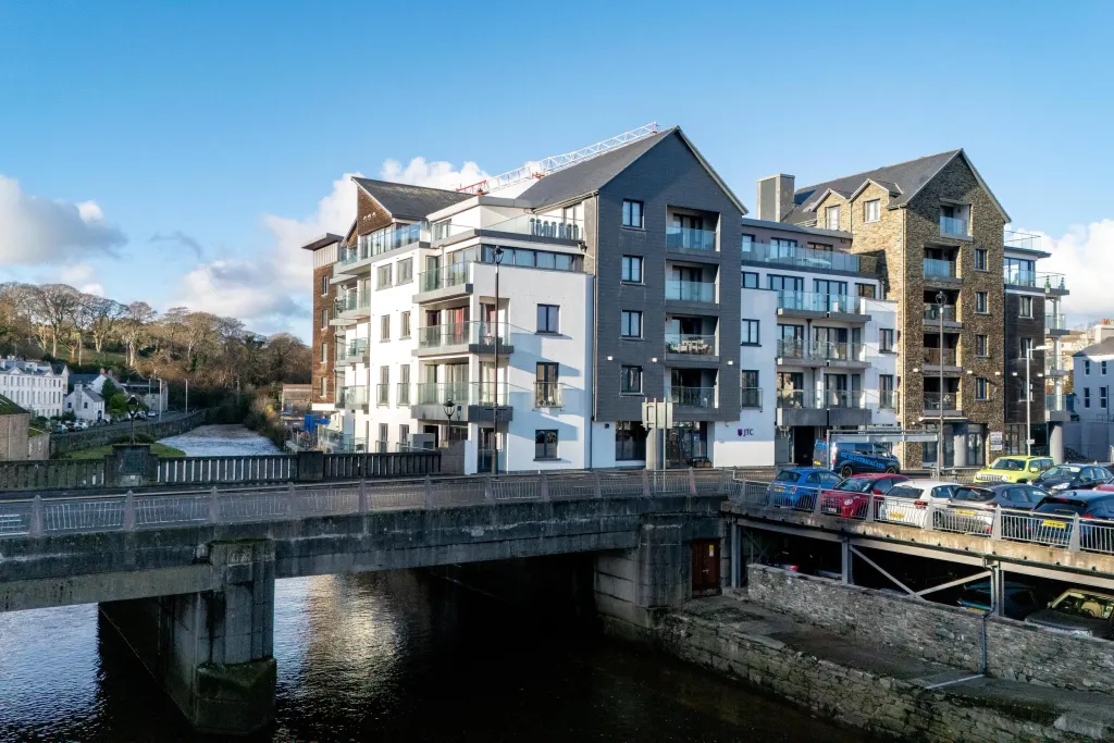 Property photo 1 of 30