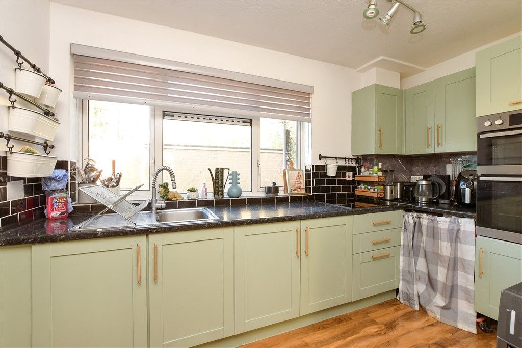 Property photo 2 of 8 Kitchen