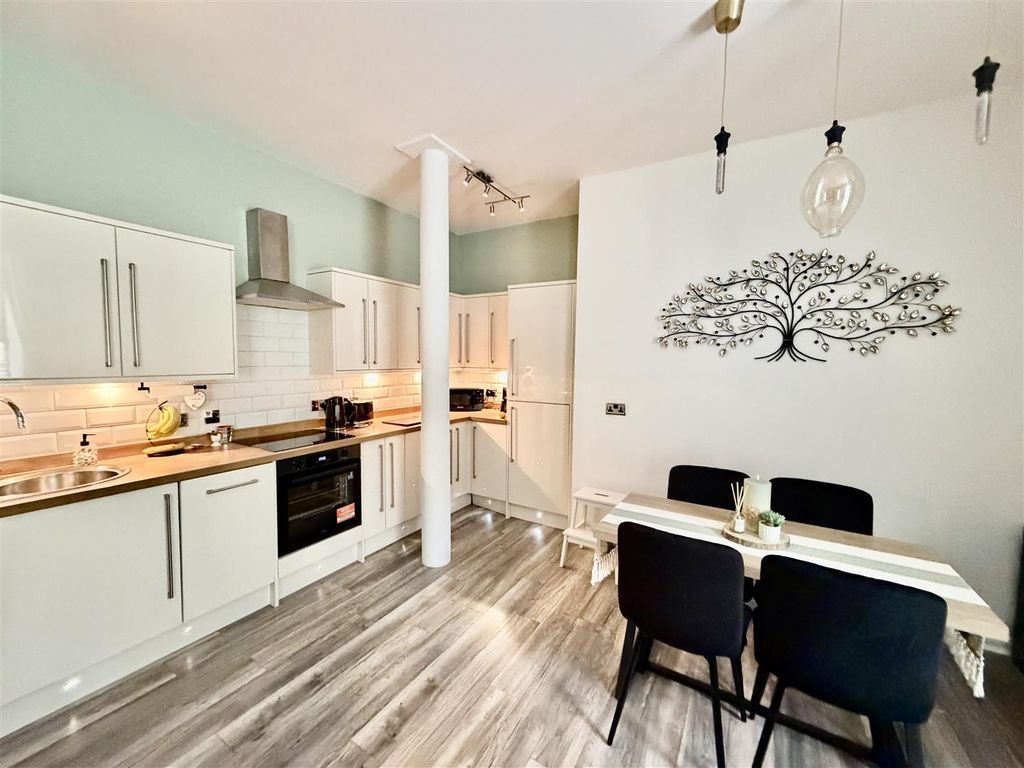 Property photo 2 of 11 Kitchen