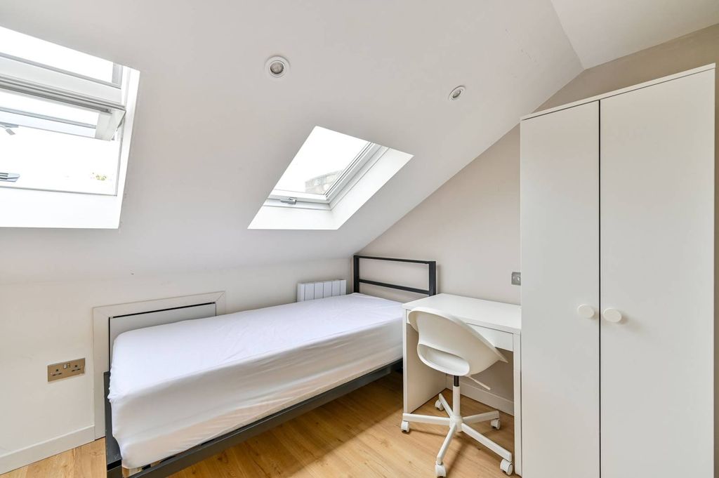 Property photo 1 of 5