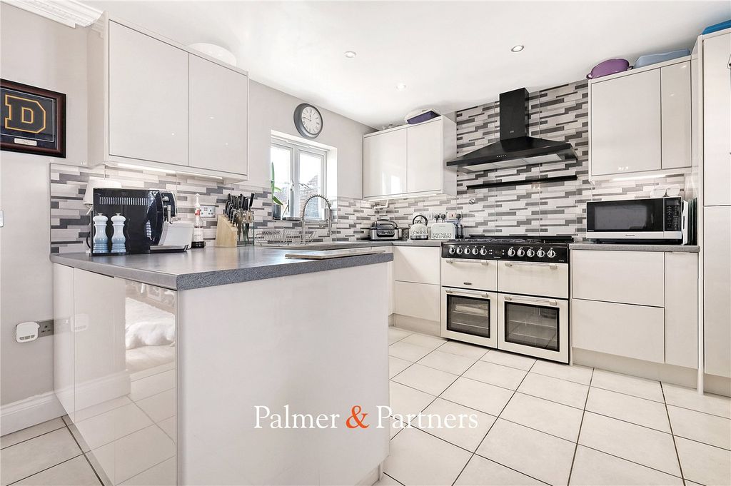 Property photo 3 of 32 Picture No. 29