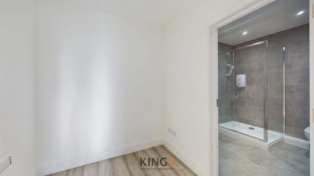 Property photo 3 of 7 Dressing Room