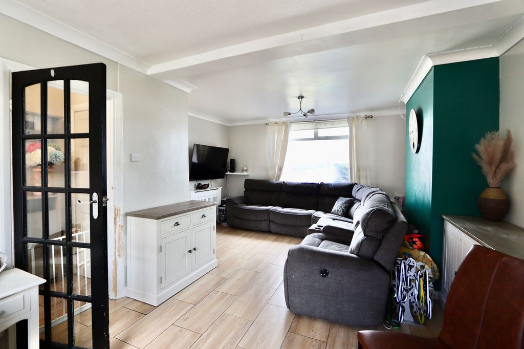 Property photo 2 of 27