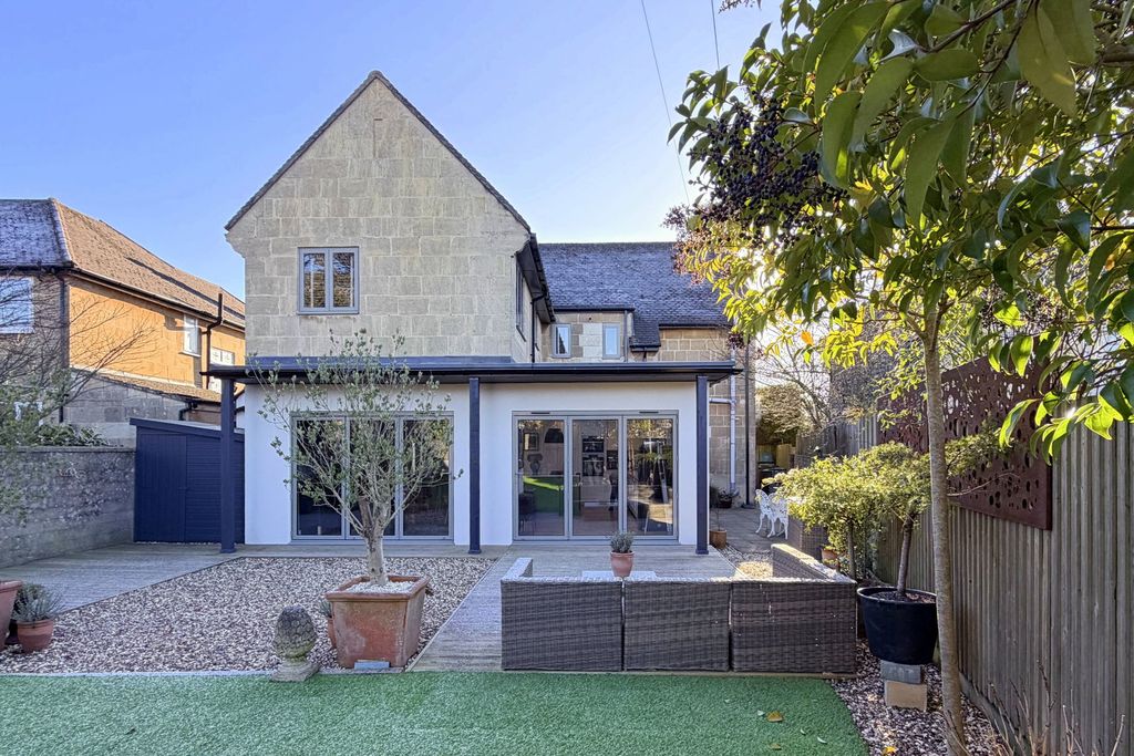 Property photo 2 of 21