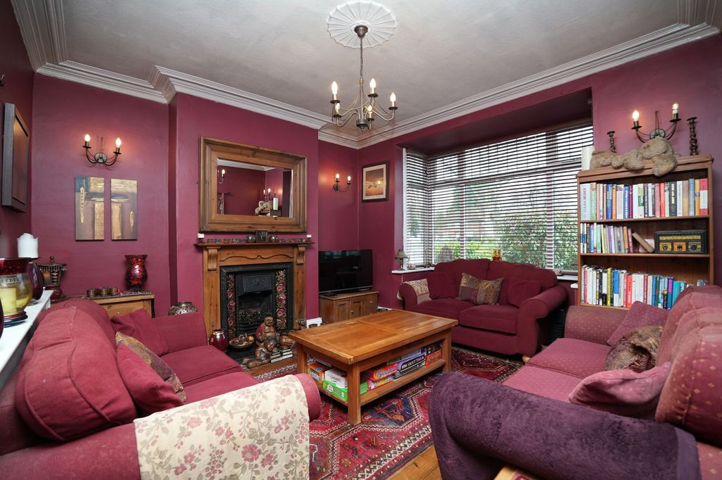 Property photo 2 of 27