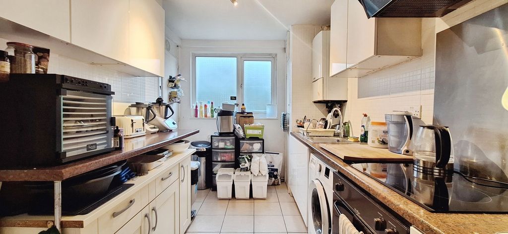 Property photo 2 of 5 Kitchen