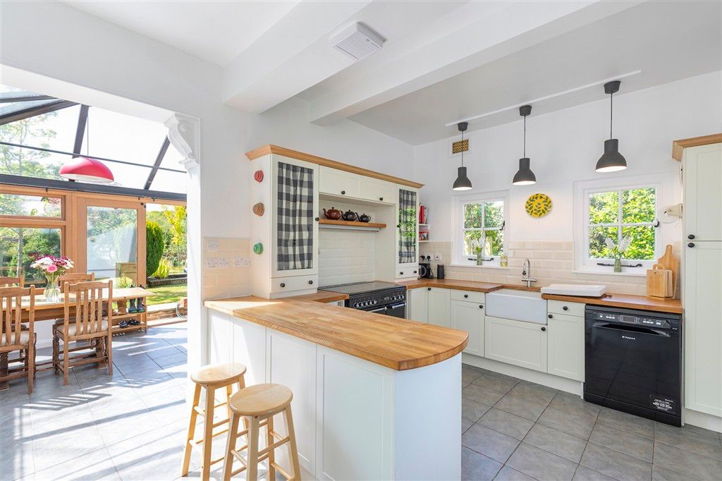 Property photo 3 of 21 Kitchen