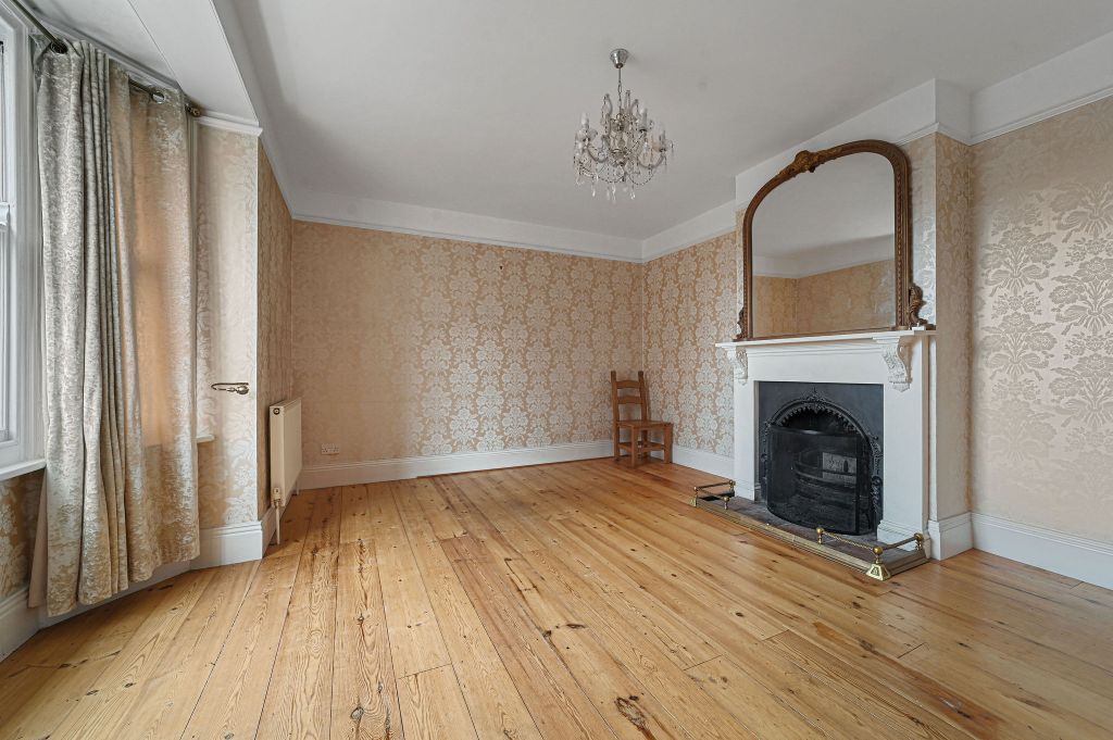 Property photo 2 of 23