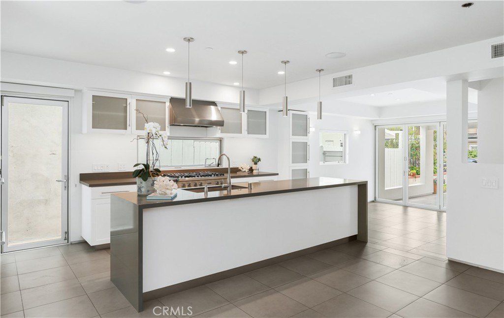 Property photo 3 of 66