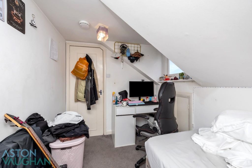 Additional image 11 of 6 bed terraced house to rentClifton Hill, Brighton BN1