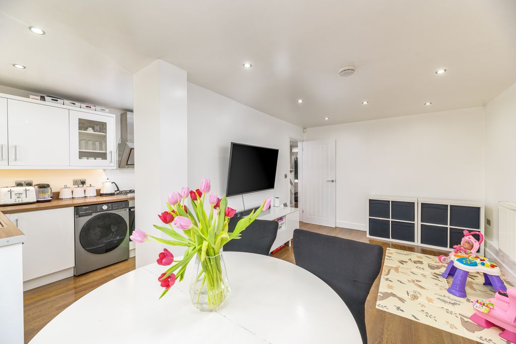 Property photo 3 of 25 10