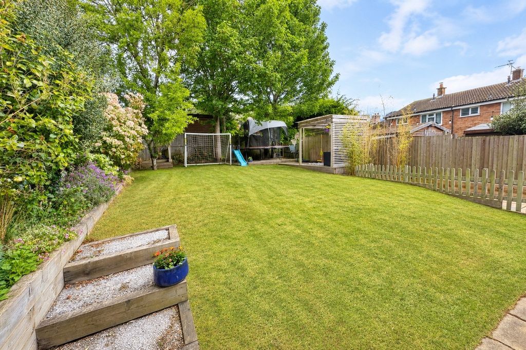 Property photo 2 of 20 4469502