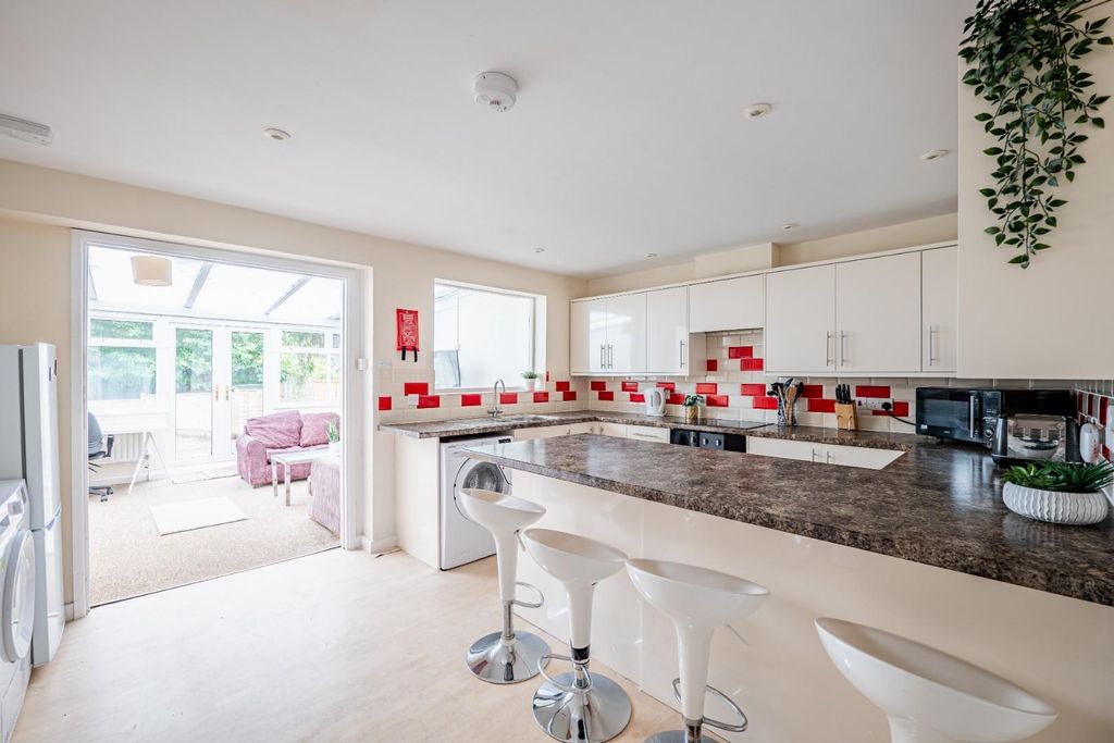 Property photo 1 of 16 6 Stanway Close Ba2 2Ur-13.Jpg
