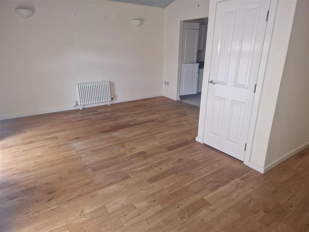 Property photo 1 of 8 Lounge