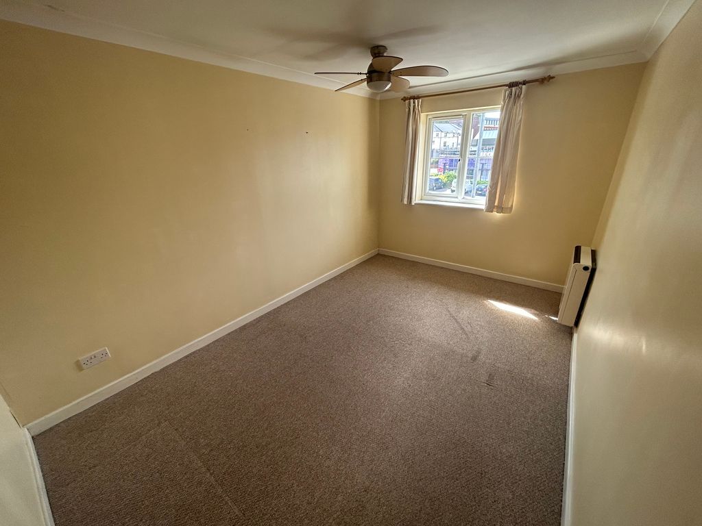 Property photo 2 of 6 Bedroom 1