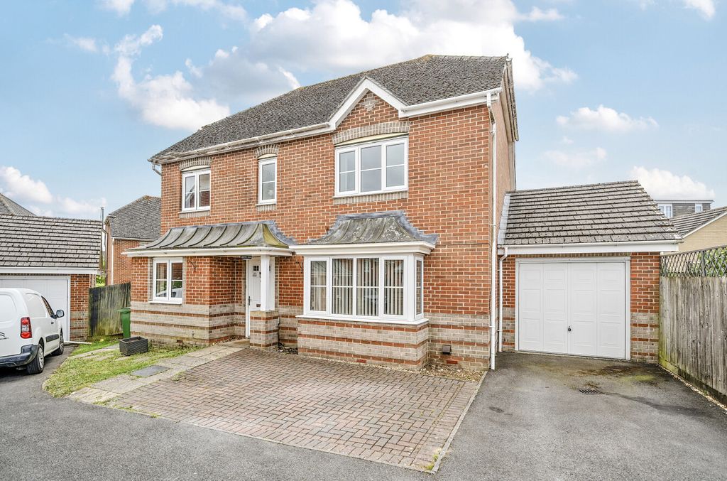 Property photo 1 of 21 1304500-22-684814...