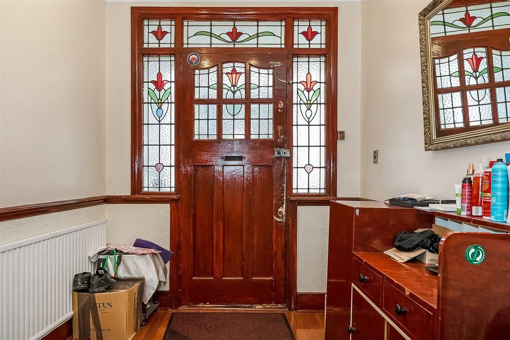 Property photo 2 of 8 Hallway