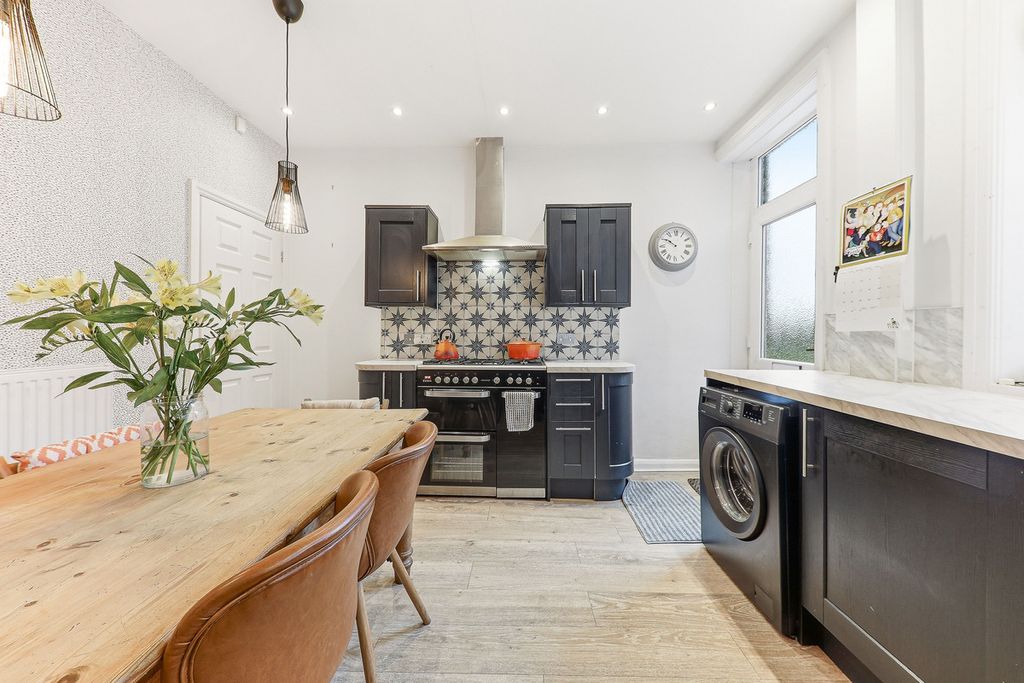 Property photo 2 of 27