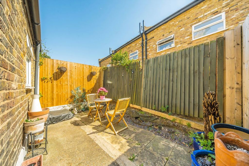 Property photo 3 of 6