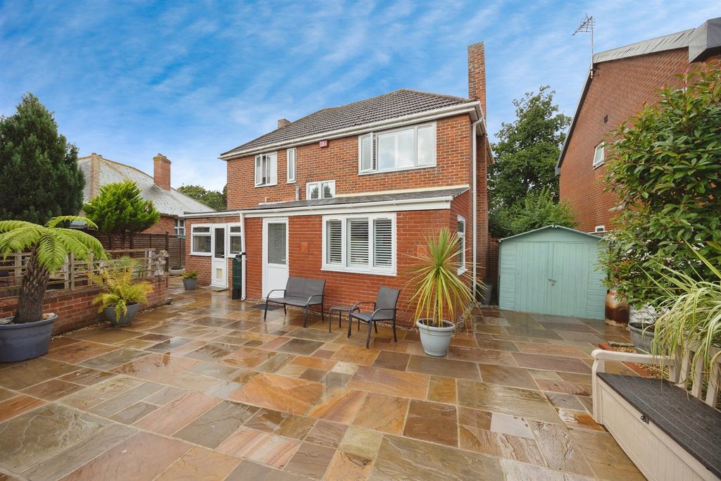 Property photo 2 of 16