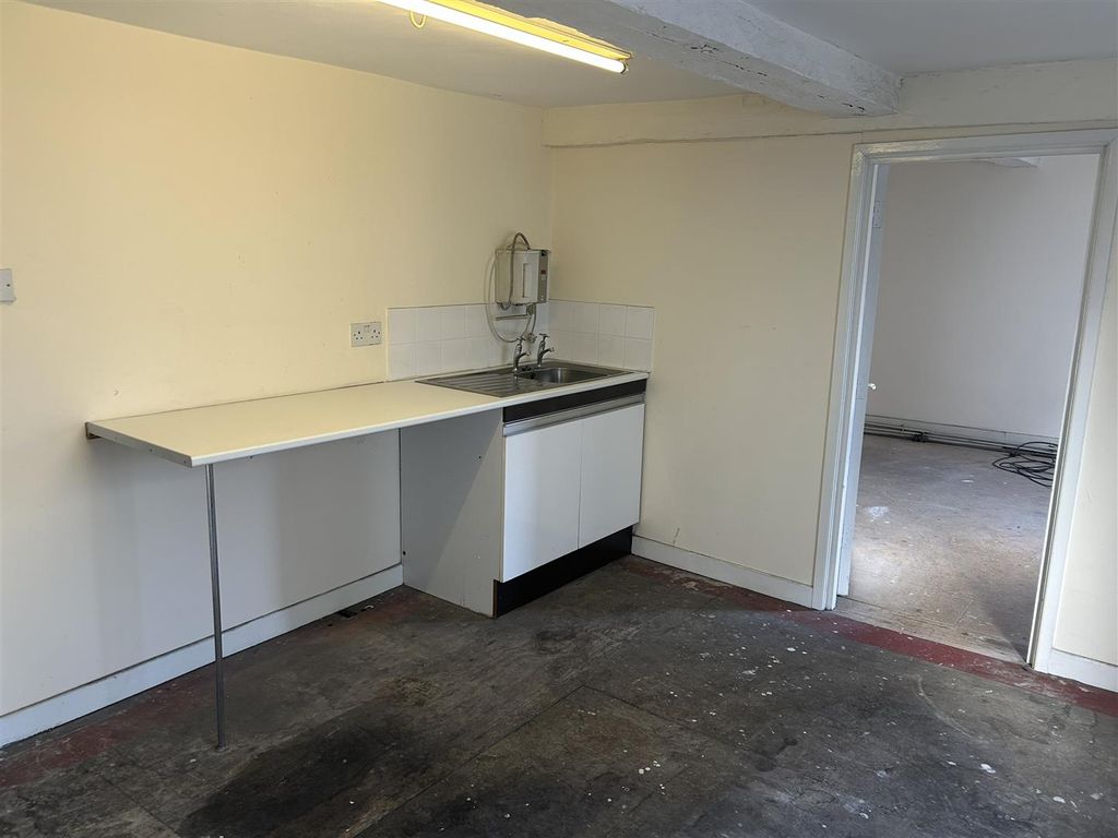 Property photo 3 of 6 4.Jpeg