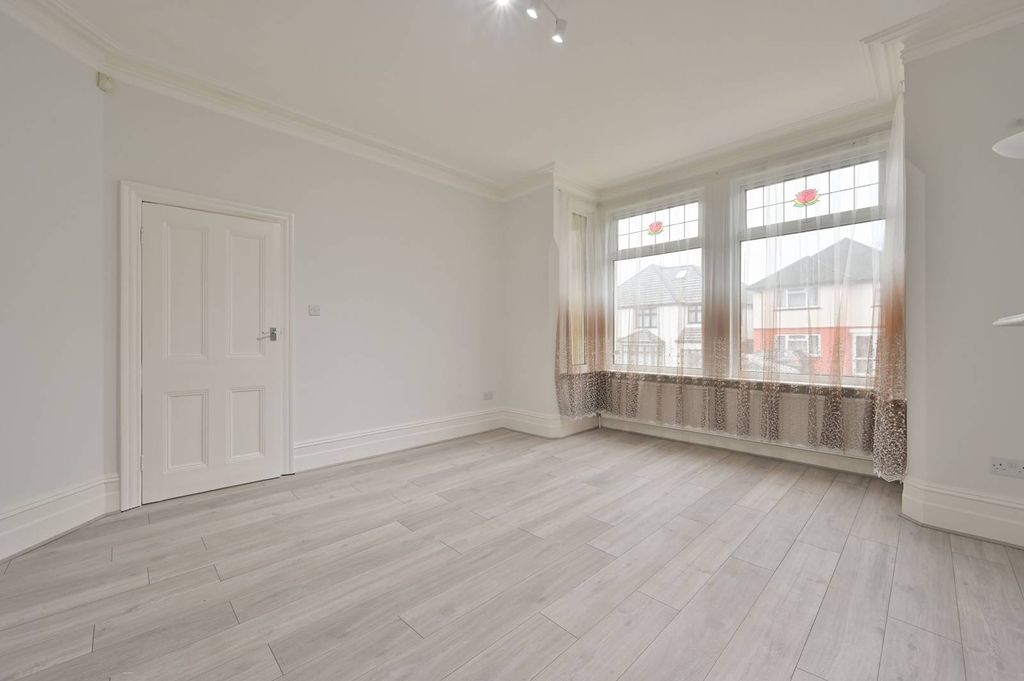 Property photo 3 of 26