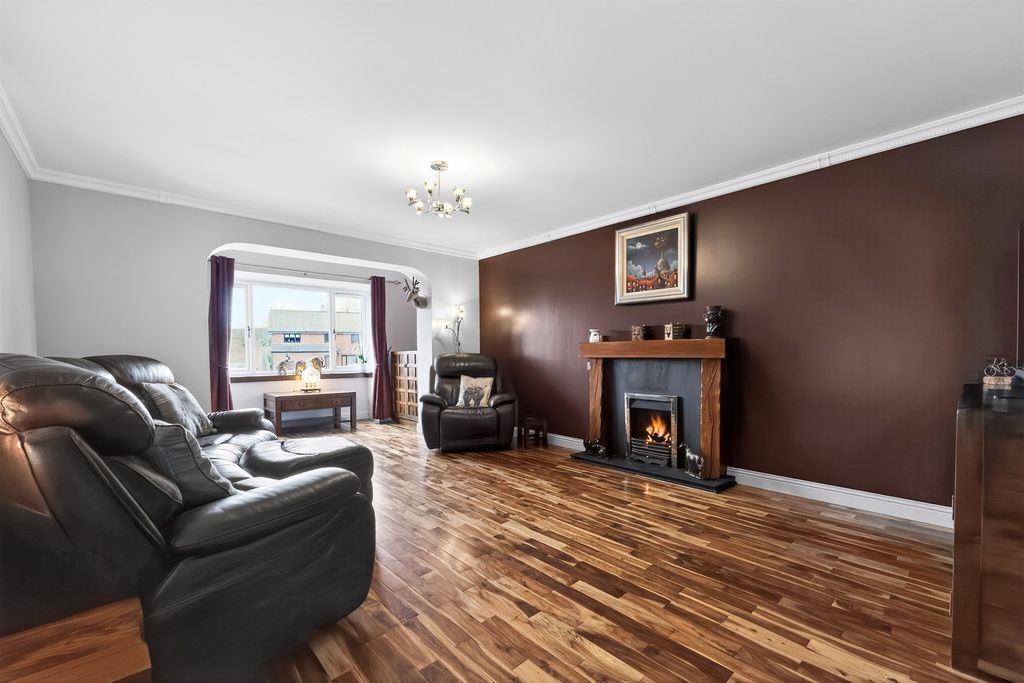 Property photo 2 of 28