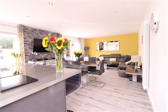 Property photo 2 of 21 Kitchen/Diner/Living Space