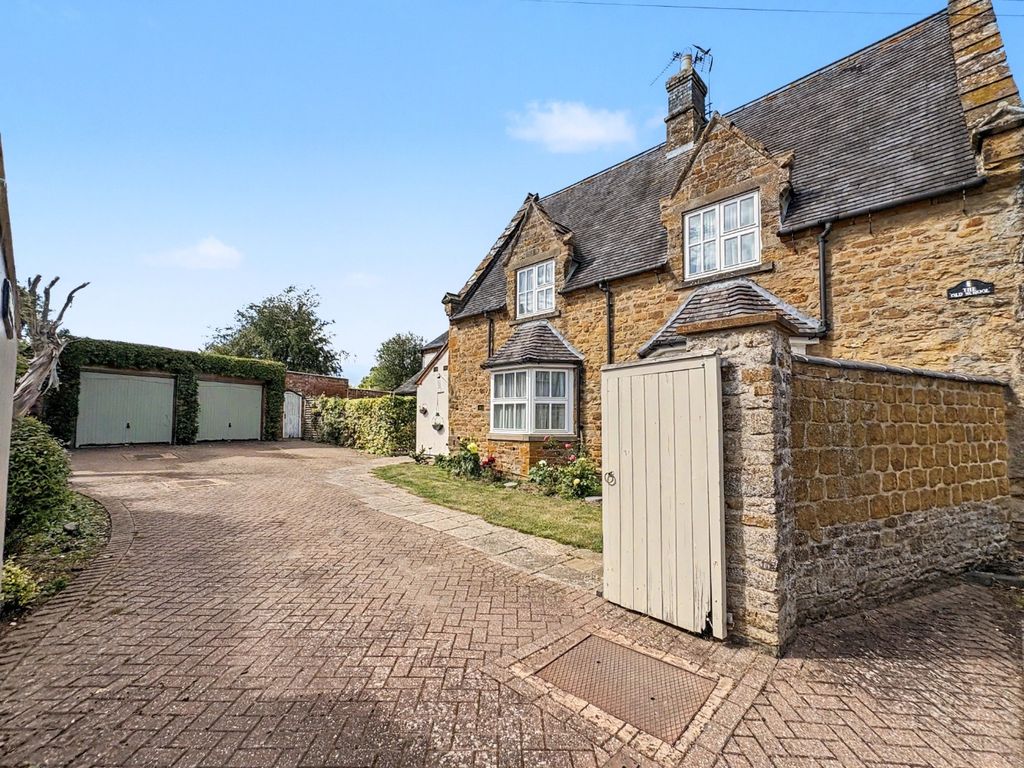 Property photo 1 of 51 5258292