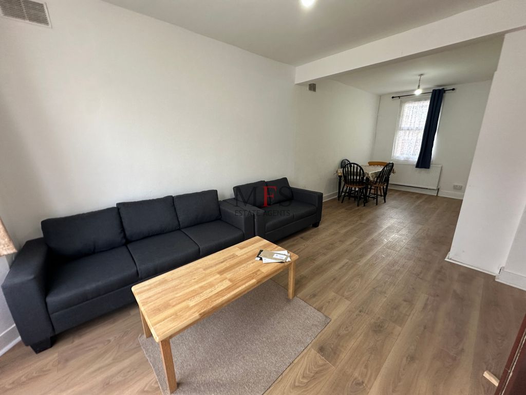 Property photo 2 of 19 Photo 4