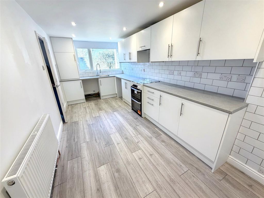 Property photo 3 of 15 Kitchen