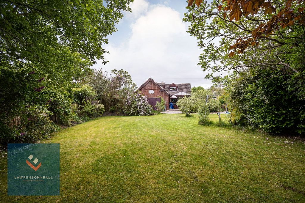 Property photo 2 of 40 Rear Garden