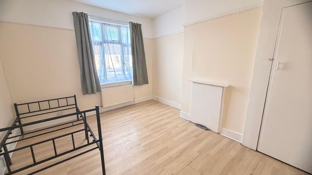 Property photo 3 of 7 Gallery