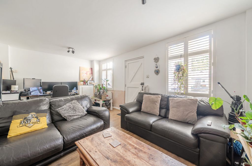 Property photo 2 of 11 1536049-4-1A14547...