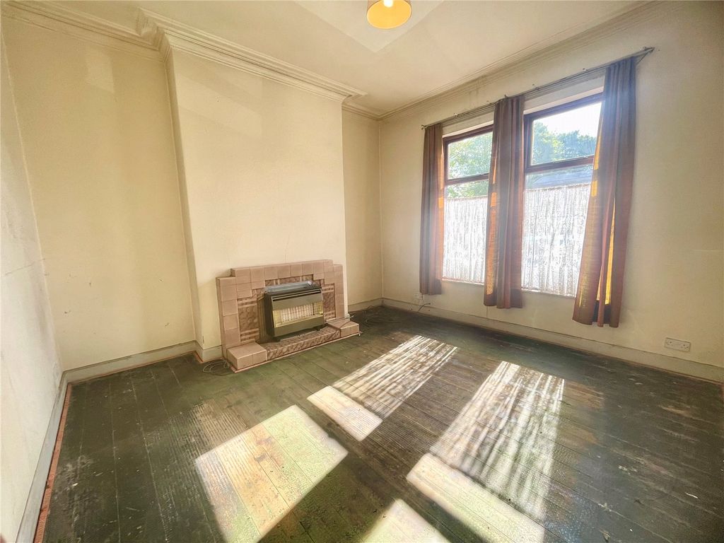 Property photo 3 of 12 Lounge