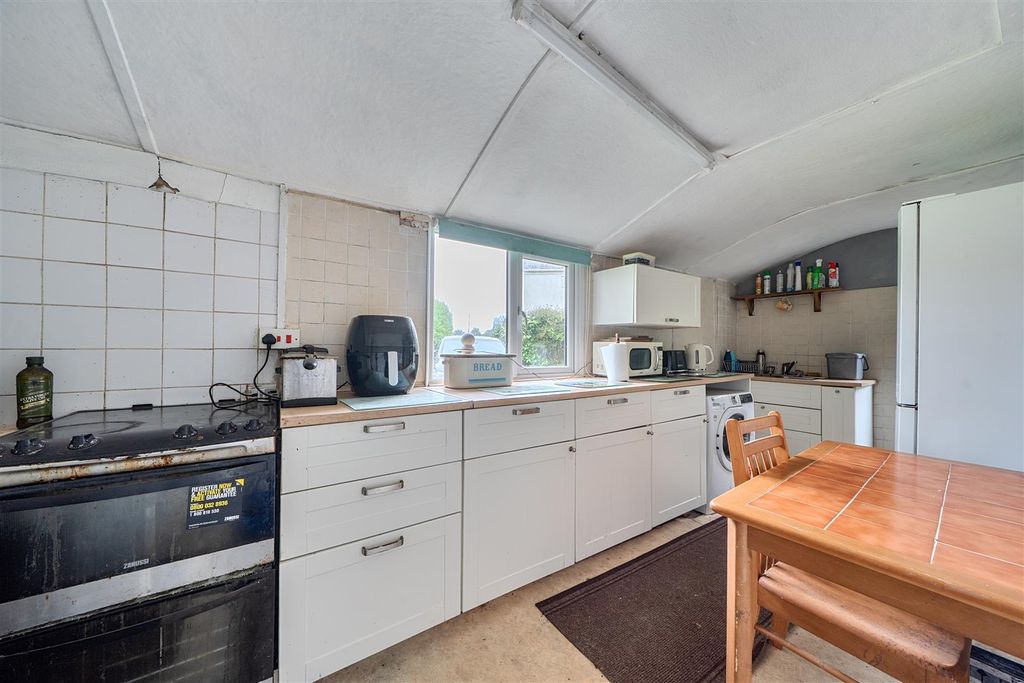 Property photo 2 of 11 Kitchen.Jpg