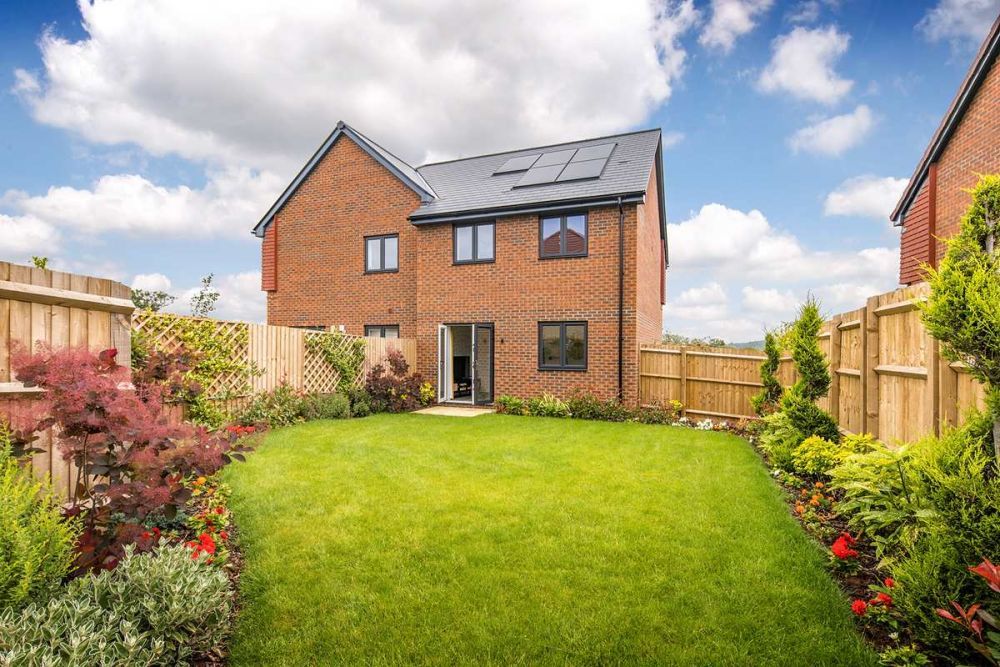 Property photo 2 of 9 Evesham Garden