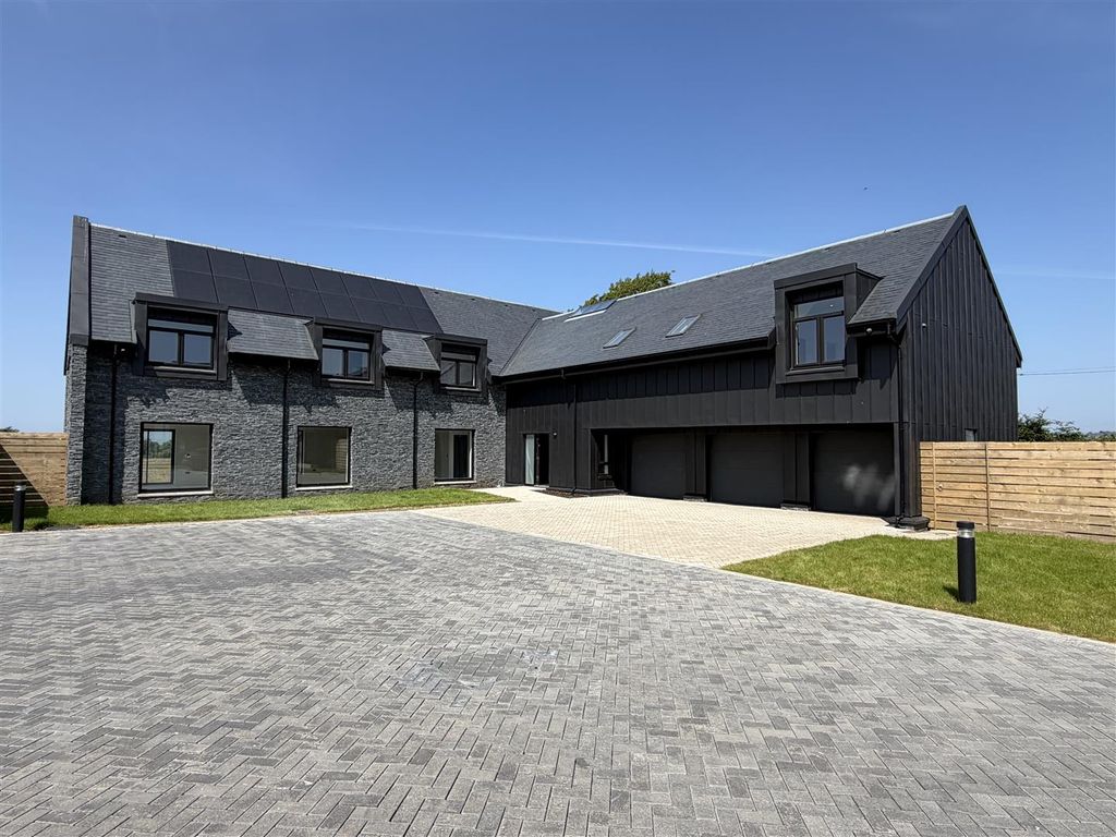 Property photo 1 of 20 Front External