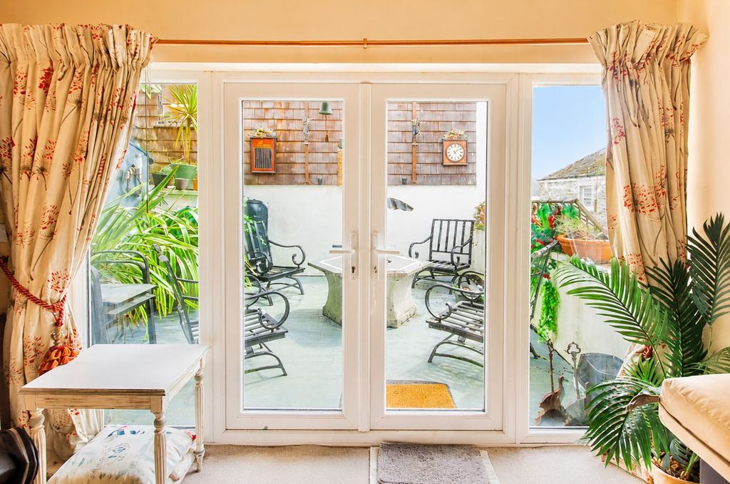 Property photo 2 of 17 8F09F5F1-88De-4c51-B7c3-A570A69d31c5