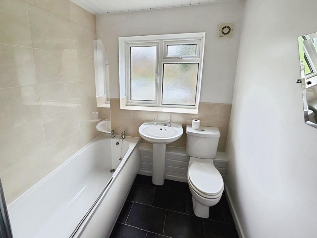 Property photo 3 of 18 0999E9B6-Pic13.Jpg