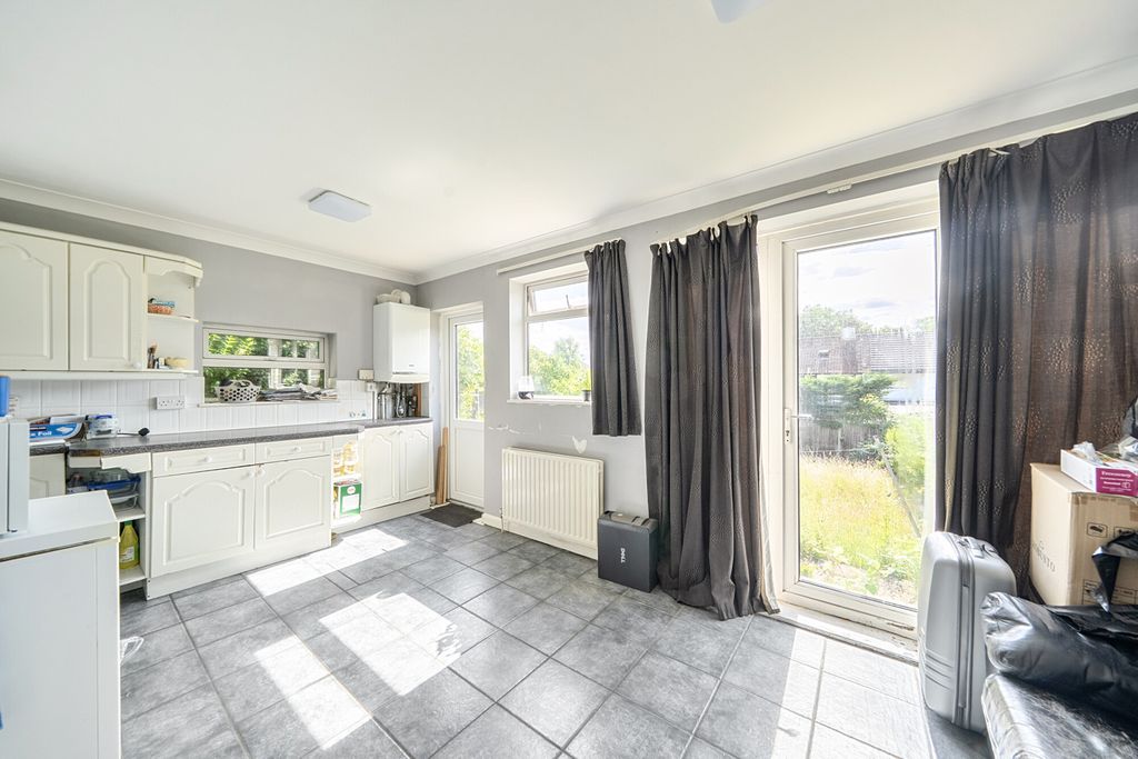 Property photo 3 of 18 1482654-14-6A4295...