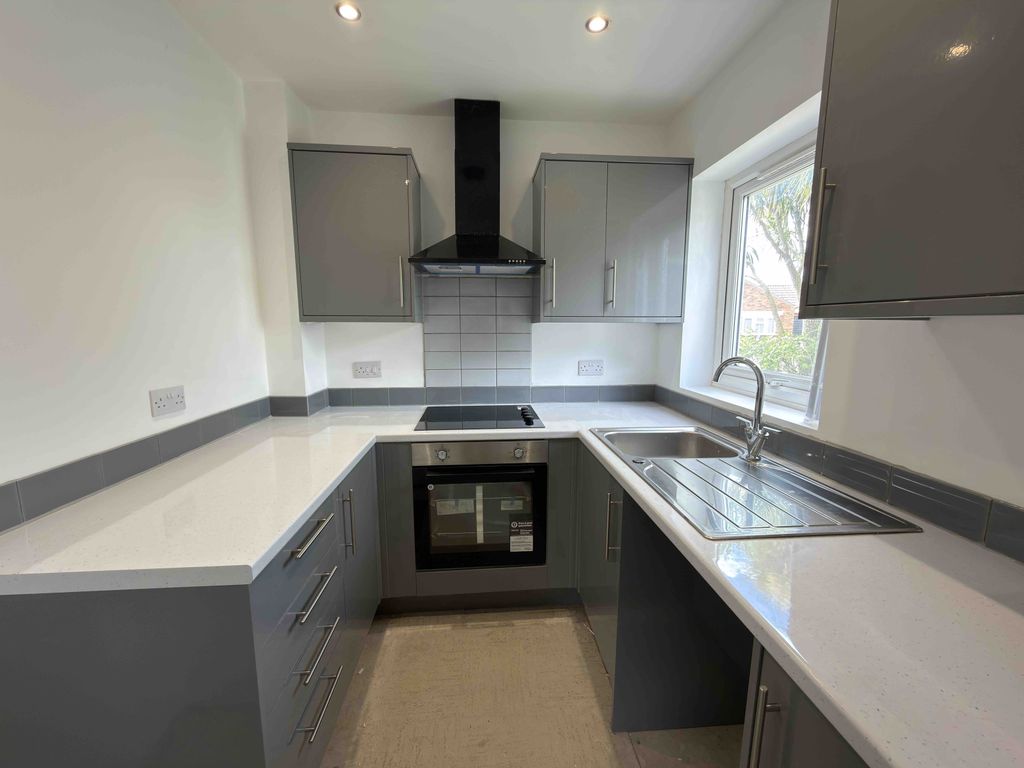 Property photo 2 of 5 Kitchen
