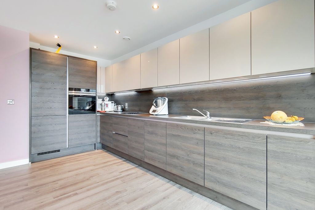 Property photo 3 of 16 6_Kitchen_Reception_3